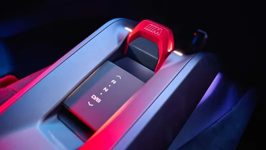 Bmw ya tiene casi listo el m3 electrico y lo ha puesto junto al e30 para pedir permiso a los puristas 8
