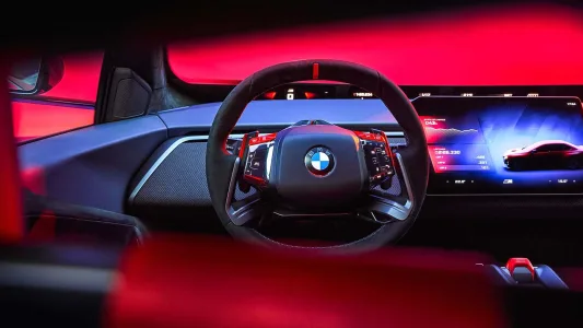 Bmw ya tiene casi listo el m3 electrico y lo ha puesto junto al e30 para pedir permiso a los puristas 16