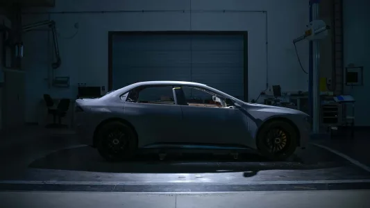 Bmw ya tiene casi listo el m3 electrico y lo ha puesto junto al e30 para pedir permiso a los puristas 19