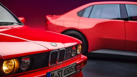 Bmw ya tiene casi listo el m3 electrico y lo ha puesto junto al e30 para pedir permiso a los puristas 24