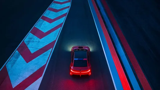 Bmw ya tiene casi listo el m3 electrico y lo ha puesto junto al e30 para pedir permiso a los puristas 28