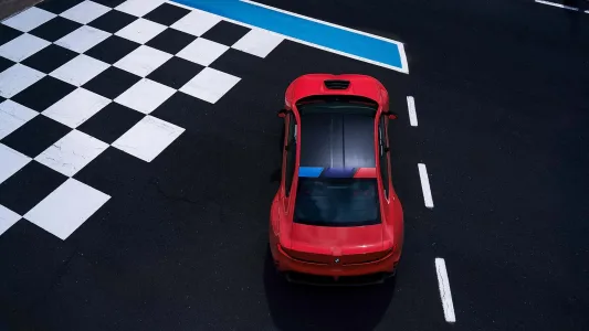 Bmw ya tiene casi listo el m3 electrico y lo ha puesto junto al e30 para pedir permiso a los puristas 33