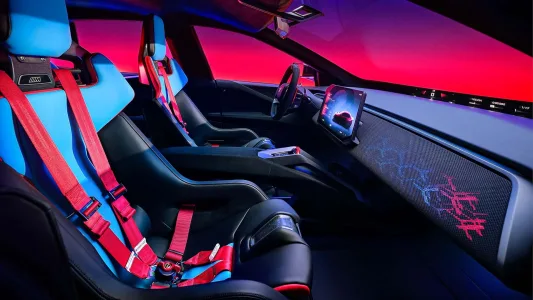 Bmw ya tiene casi listo el m3 electrico y lo ha puesto junto al e30 para pedir permiso a los puristas 38