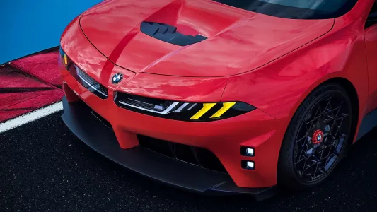 Bmw ya tiene casi listo el m3 electrico y lo ha puesto junto al e30 para pedir permiso a los puristas 41