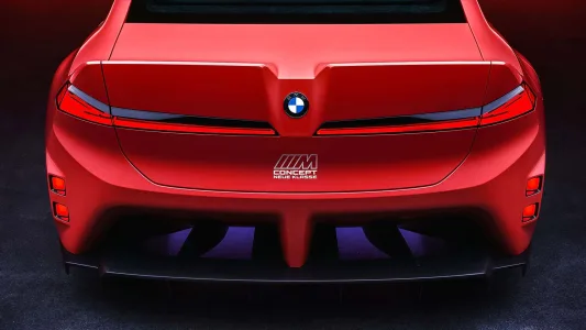 Bmw ya tiene casi listo el m3 electrico y lo ha puesto junto al e30 para pedir permiso a los puristas 46
