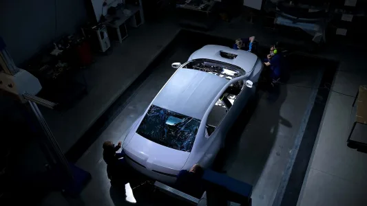 Bmw ya tiene casi listo el m3 electrico y lo ha puesto junto al e30 para pedir permiso a los puristas 49