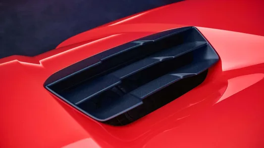 Bmw ya tiene casi listo el m3 electrico y lo ha puesto junto al e30 para pedir permiso a los puristas 53