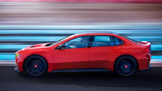 Bmw ya tiene casi listo el m3 electrico y lo ha puesto junto al e30 para pedir permiso a los puristas 60