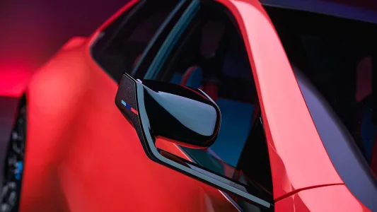 Bmw ya tiene casi listo el m3 electrico y lo ha puesto junto al e30 para pedir permiso a los puristas 66