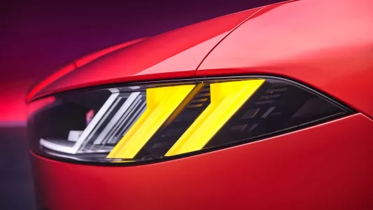 Bmw ya tiene casi listo el m3 electrico y lo ha puesto junto al e30 para pedir permiso a los puristas 67