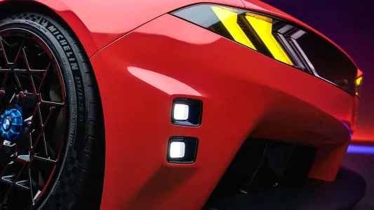 Bmw ya tiene casi listo el m3 electrico y lo ha puesto junto al e30 para pedir permiso a los puristas 78