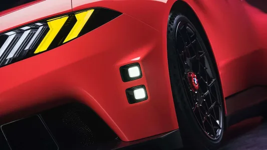 Bmw ya tiene casi listo el m3 electrico y lo ha puesto junto al e30 para pedir permiso a los puristas 90