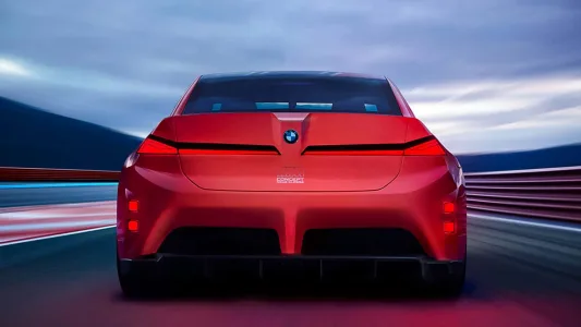 Bmw ya tiene casi listo el m3 electrico y lo ha puesto junto al e30 para pedir permiso a los puristas 96