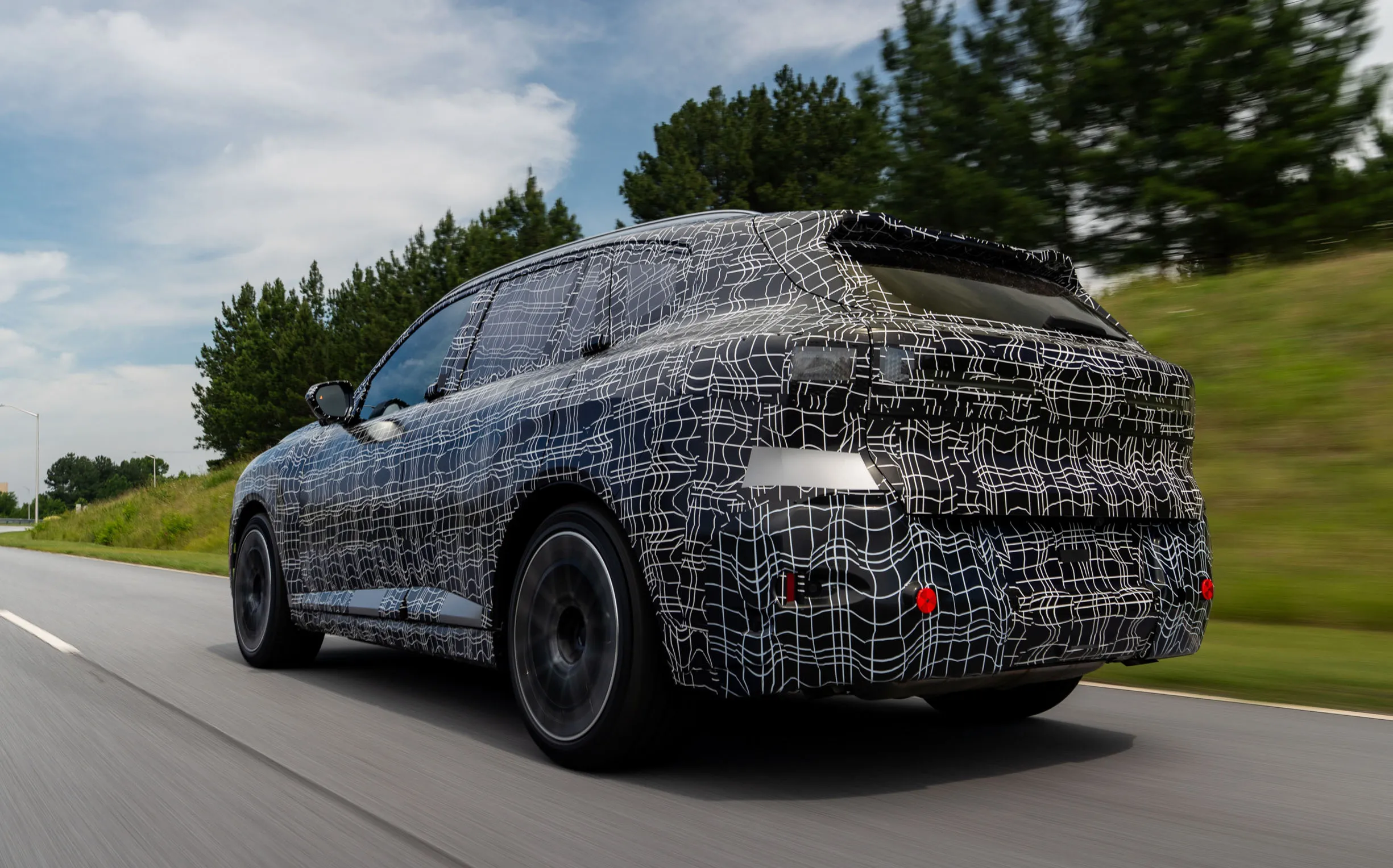 Bmw quiere que el ix5 viaje como un diesel su receta es una bateria gigantesca de 141 kwh 3