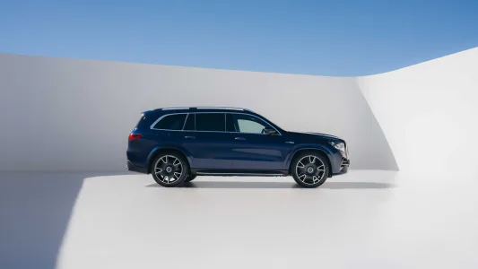 El v8 de amg no estaba muerto mercedes presenta un motor que gira mas alto suena mejor y viene para quedarse 47