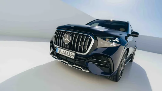 El v8 de amg no estaba muerto mercedes presenta un motor que gira mas alto suena mejor y viene para quedarse 51