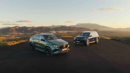 El v8 de amg no estaba muerto mercedes presenta un motor que gira mas alto suena mejor y viene para quedarse 53