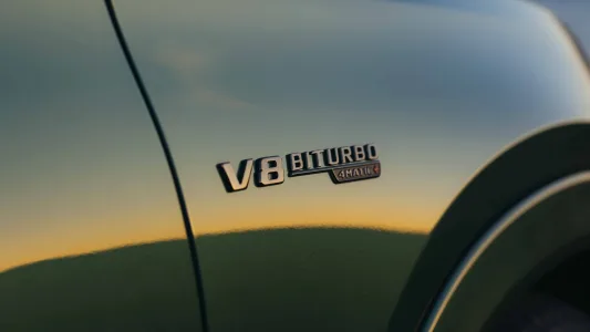 El v8 de amg no estaba muerto mercedes presenta un motor que gira mas alto suena mejor y viene para quedarse 54