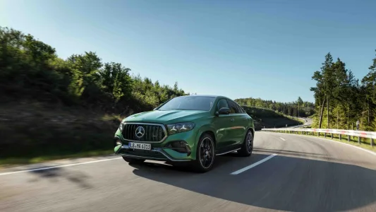 El v8 de amg no estaba muerto mercedes presenta un motor que gira mas alto suena mejor y viene para quedarse 64