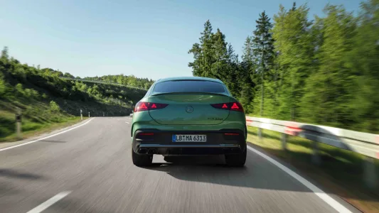 El v8 de amg no estaba muerto mercedes presenta un motor que gira mas alto suena mejor y viene para quedarse 66