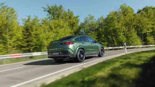 El v8 de amg no estaba muerto mercedes presenta un motor que gira mas alto suena mejor y viene para quedarse 67