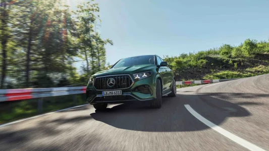 El v8 de amg no estaba muerto mercedes presenta un motor que gira mas alto suena mejor y viene para quedarse 68