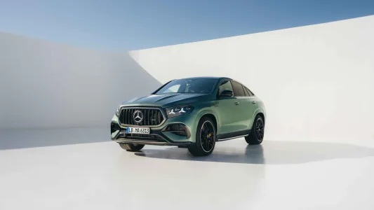 El v8 de amg no estaba muerto mercedes presenta un motor que gira mas alto suena mejor y viene para quedarse 71