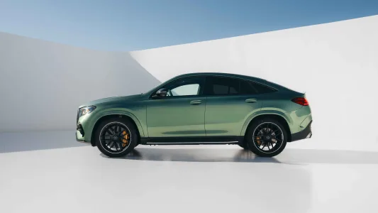 El v8 de amg no estaba muerto mercedes presenta un motor que gira mas alto suena mejor y viene para quedarse 72
