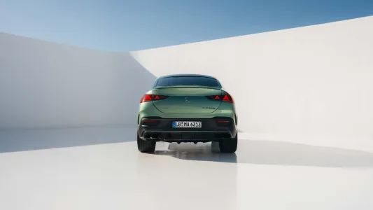 El v8 de amg no estaba muerto mercedes presenta un motor que gira mas alto suena mejor y viene para quedarse 74