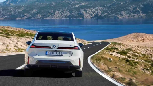 Bmw recupera el i3 como misil electrico 469 cv 900 km de autonomia y una guerra directa contra tesla 3