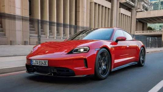 Porsche convierte el taycan en un electrico con teatro mecanico ocho marchas simuladas y mas bateria de serie