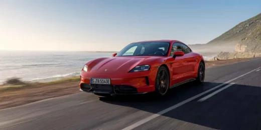 Porsche convierte el Taycan en un eléctrico con teatro mecánico: ocho marchas simuladas y más batería de serie