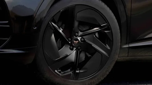 Cupra mueve ficha contra los electricos chinos el tavascan estrena version de acceso y precio mas agresivo 7