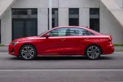 Audi convierte el A3 en un compacto más tecnológico, pero también más dependiente de las pantallas
