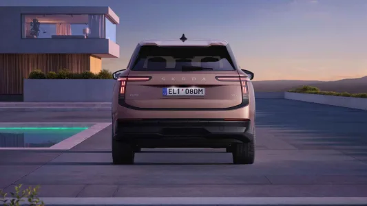Skoda quiere democratizar el suv electrico grande el peaq ofrece 620 km y 7 plazas desde poco mas de 40 000 euros 6
