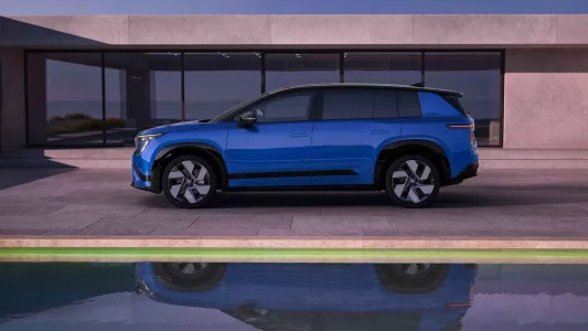 Skoda quiere democratizar el suv electrico grande el peaq ofrece 620 km y 7 plazas desde poco mas de 40 000 euros 7