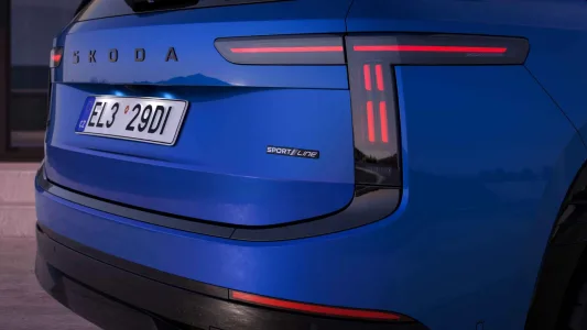 Skoda quiere democratizar el suv electrico grande el peaq ofrece 620 km y 7 plazas desde poco mas de 40 000 euros 9