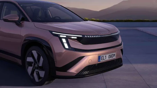 Skoda quiere democratizar el suv electrico grande el peaq ofrece 620 km y 7 plazas desde poco mas de 40 000 euros 10