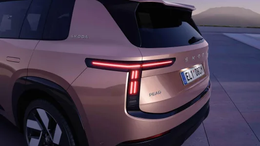 Skoda quiere democratizar el suv electrico grande el peaq ofrece 620 km y 7 plazas desde poco mas de 40 000 euros 12