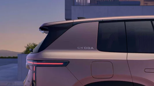 Skoda quiere democratizar el suv electrico grande el peaq ofrece 620 km y 7 plazas desde poco mas de 40 000 euros 16