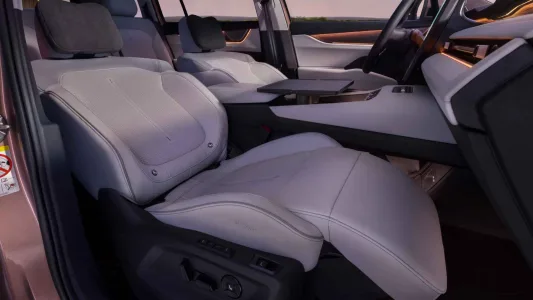 Skoda quiere democratizar el suv electrico grande el peaq ofrece 620 km y 7 plazas desde poco mas de 40 000 euros 27