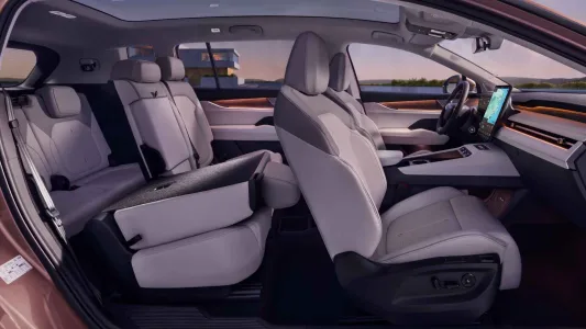 Skoda quiere democratizar el suv electrico grande el peaq ofrece 620 km y 7 plazas desde poco mas de 40 000 euros 30