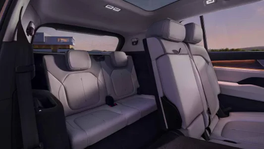 Skoda quiere democratizar el suv electrico grande el peaq ofrece 620 km y 7 plazas desde poco mas de 40 000 euros 33