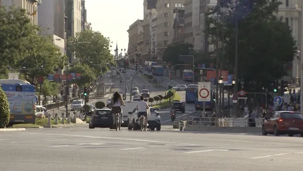 El Gobierno cambia las normas de circulación: nuevas obligaciones para coches, ciclistas y usuarios de patinetes