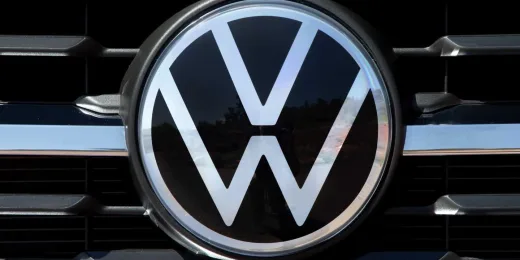 El gigante alemán se tambalea: Volkswagen estudia cerrar fábricas históricas y recortar 100.000 empleos