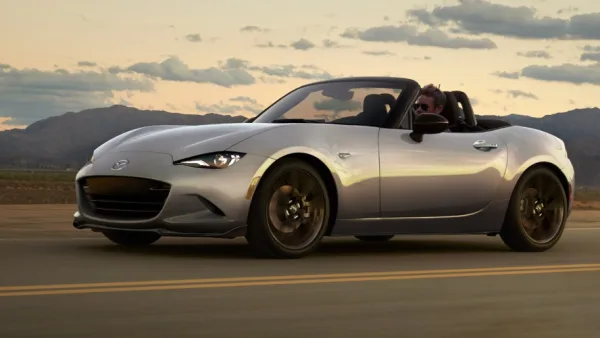 Mazda avisa a los puristas: el nuevo MX-5 podría ser el último Miata con motor de combustión