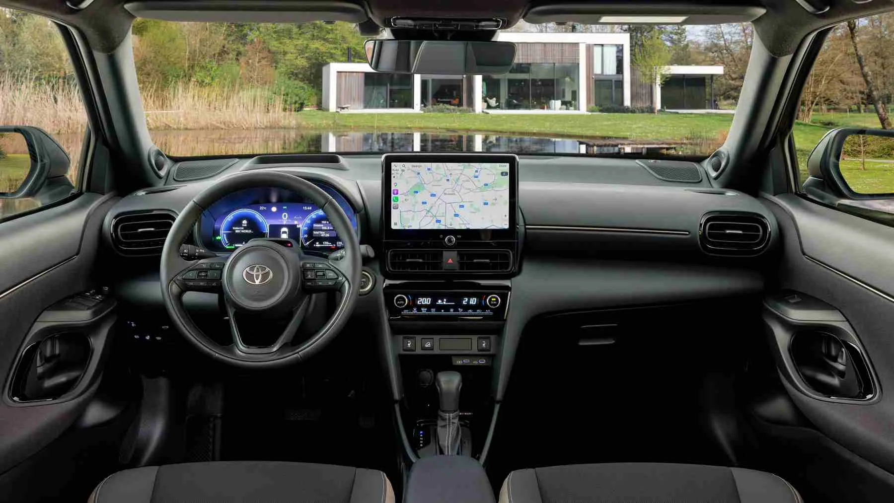 Toyota quiere blindar su numero uno el yaris cross 2026 gana imagen tecnologia y motor hibrido de 130 cv