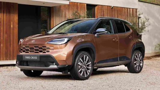 Toyota quiere blindar su numero uno el yaris cross 2026 gana imagen tecnologia y motor hibrido de 130 cv 1