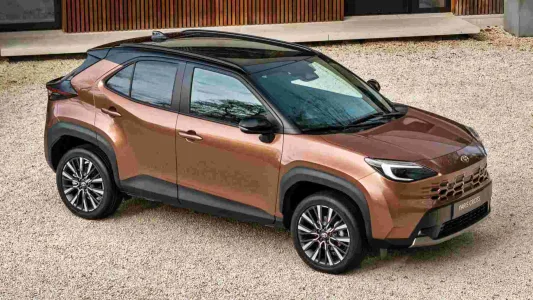 Toyota quiere blindar su numero uno el yaris cross 2026 gana imagen tecnologia y motor hibrido de 130 cv 5