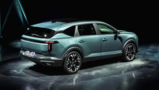 Dacia prepara un golpe contra los suv chinos mas espacio version 4x4 y precio muy dificil de batir 10